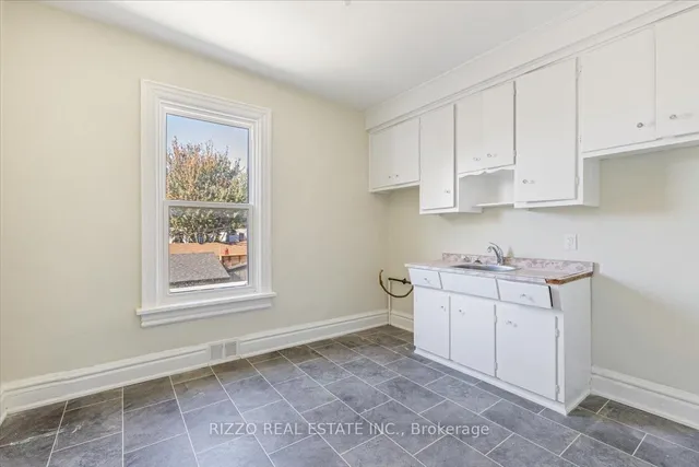 Additional image 13 of 196 Claremont St