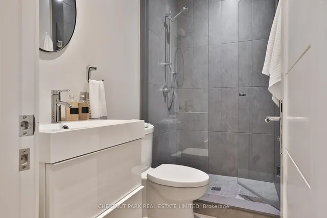 Additional image 33 of 176 Lawrence Ave