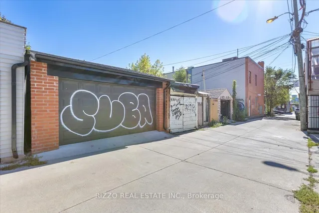 Additional image 32 of 196 Claremont St