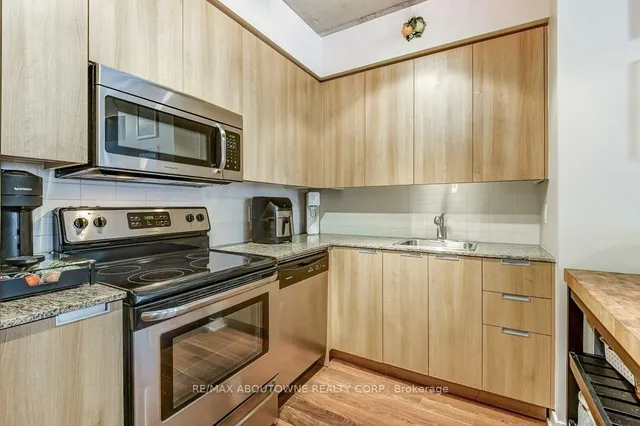 Additional image 8 of 400 Wellington St Unit 212