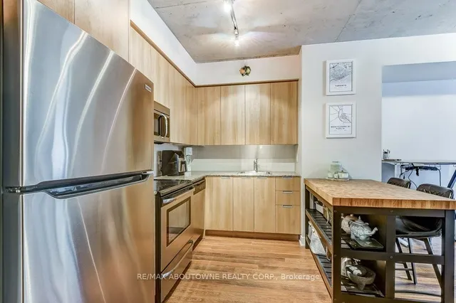 Additional image 7 of 400 Wellington St Unit 212