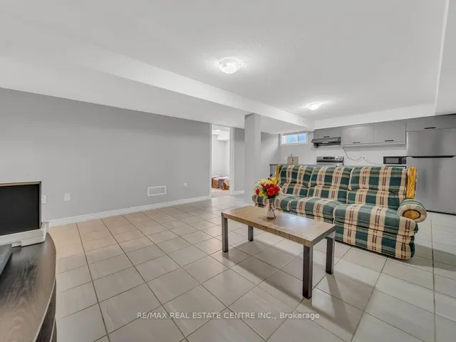 Additional image 38 of 640 Florencedale Cres