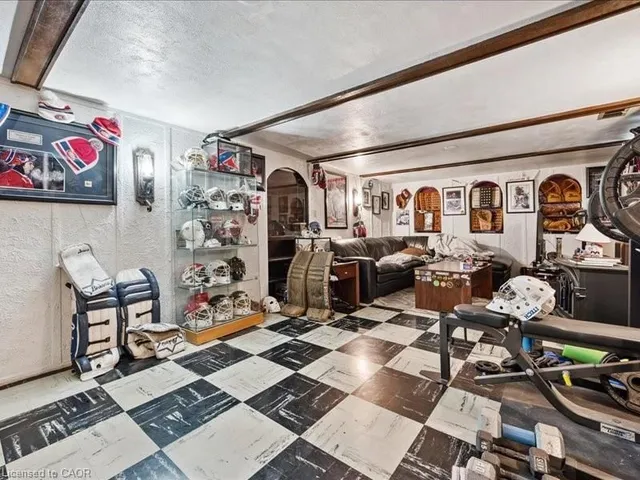 Additional image 23 of 41 Boniface Ave