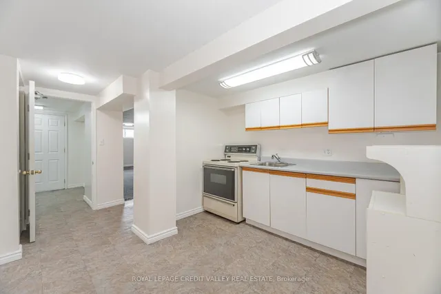 Additional image 32 of 36 Autumn Blvd