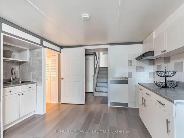 Additional image 37 of 64 Geneva Cres