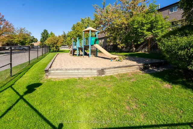 Additional image 39 of 405 Hyacinthe Blvd Unit 65