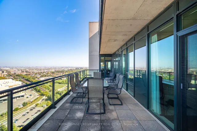 Additional image 17 of 100 John St Unit 2601