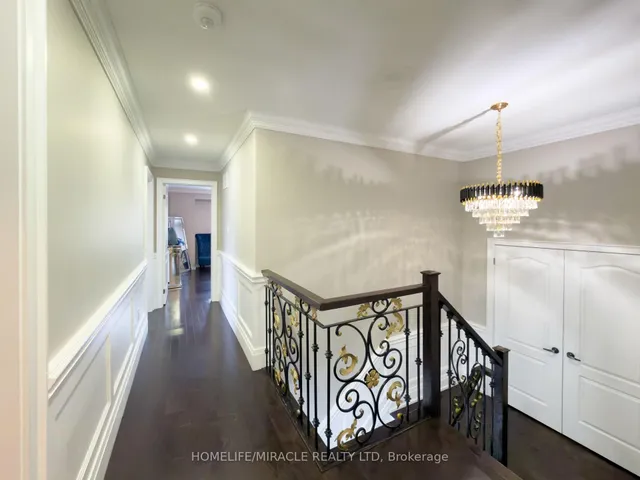 Additional image 20 of 404 Queen Mary Dr