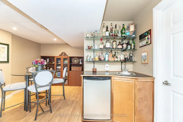 Additional image 34 of 37 Sunnybrook Cres