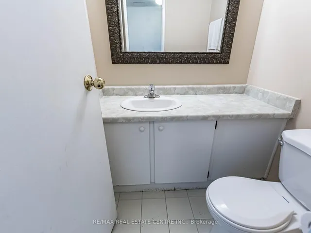 Additional image 32 of 3695 Kaneff Cres Unit 211