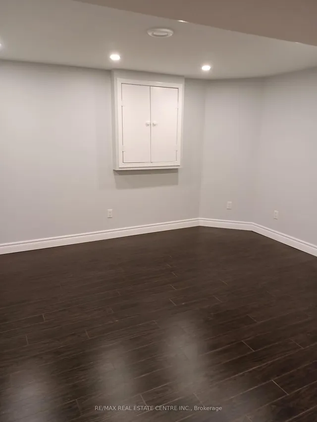 Additional image 45 of 37 Pebblestone Circ