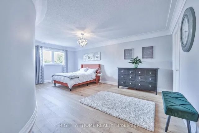 Additional image 23 of 1517 Queensbury Cres