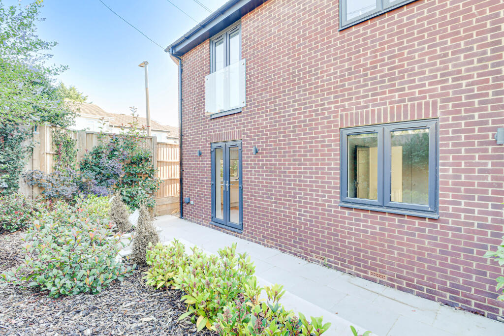 Additional image 8 of Martyr Close, St Albans, AL1