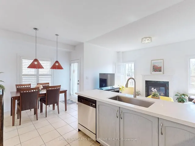 Additional image 20 of 50 Versailles Cres