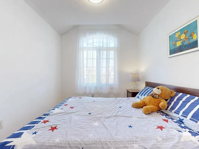 Additional image 35 of 50 Versailles Cres