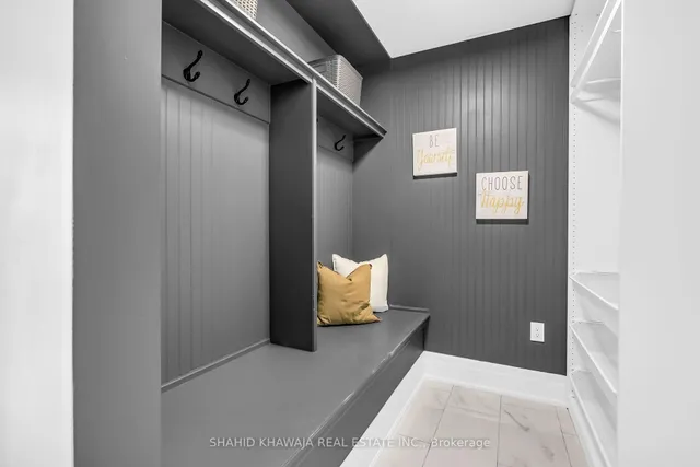 Additional image 40 of 1417 Varelas Passage