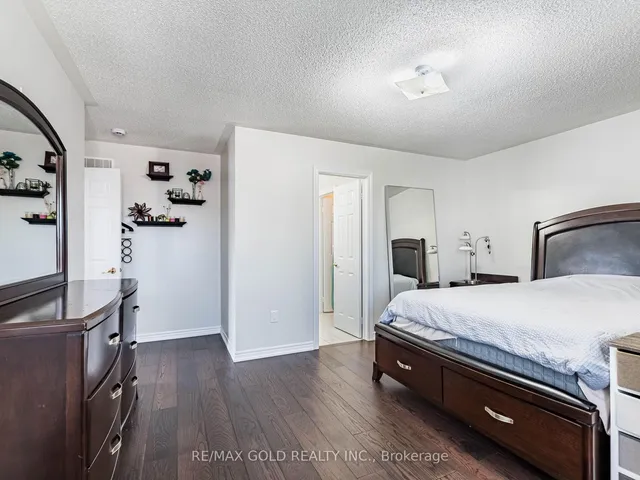 Additional image 26 of 62 Masken Circ