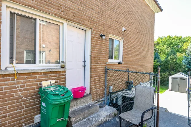 Additional image 4 of 3442 Laddie Cres