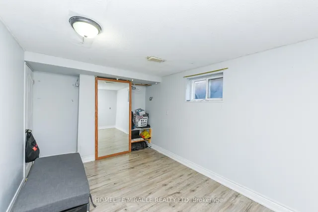 Additional image 36 of 3442 Laddie Cres