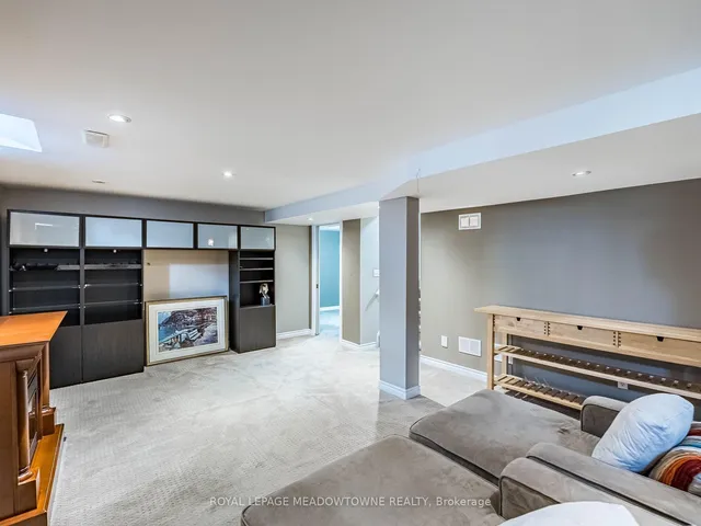 Additional image 38 of 117 Fairglen Ave