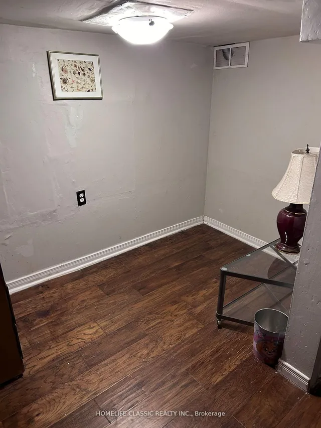 Additional image 9 of 3223 Dundas St