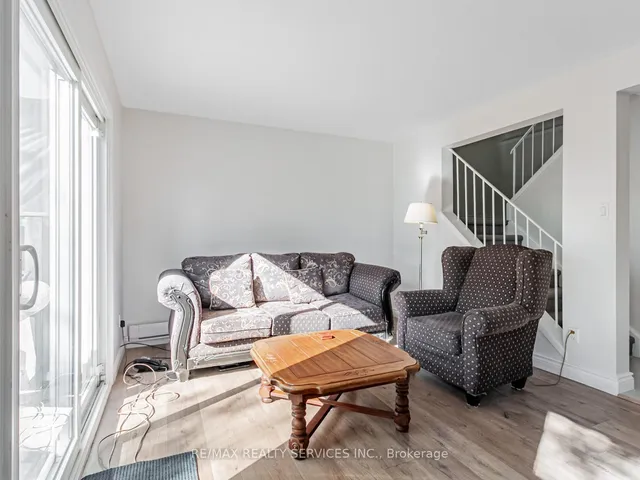 Additional image 15 of 13 Gold Pine Crt