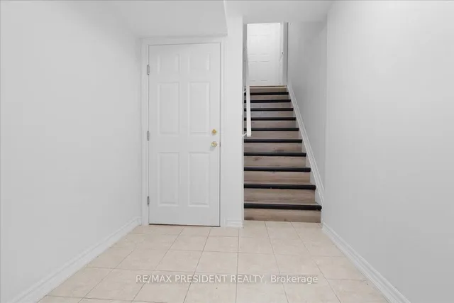 Additional image 35 of 56 Natronia Tr