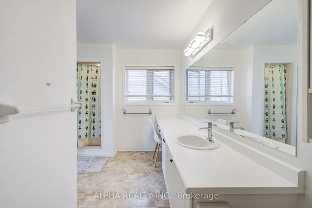 Additional image 36 of 102 Roxton Rd