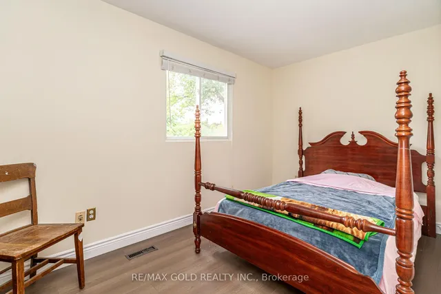 Additional image 27 of 12 Lorraine Cres