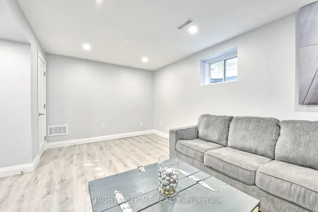 Additional image 39 of 1517 Queensbury Cres