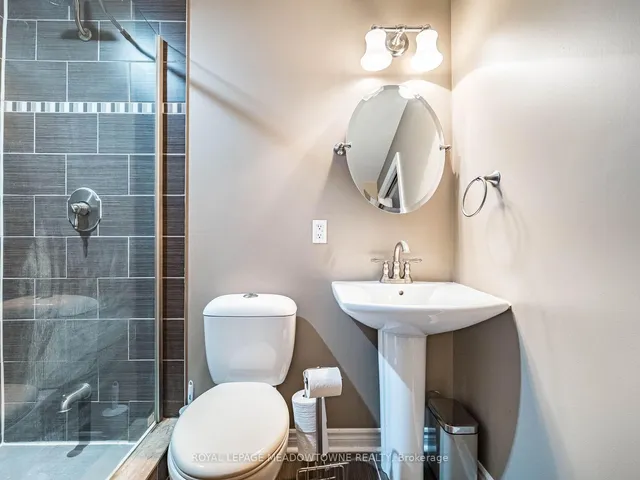 Additional image 48 of 117 Fairglen Ave