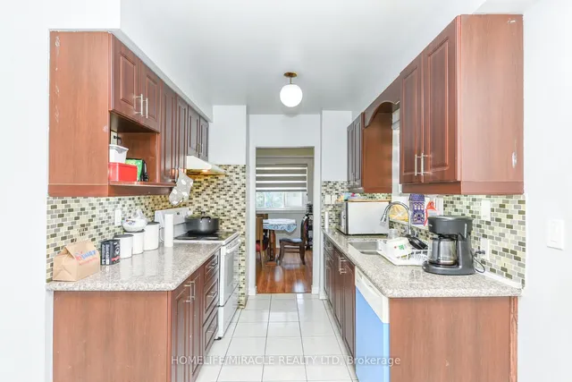 Additional image 34 of 3442 Laddie Cres