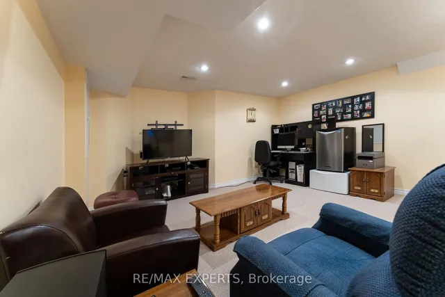 Additional image 37 of 39 Softneedle Ave