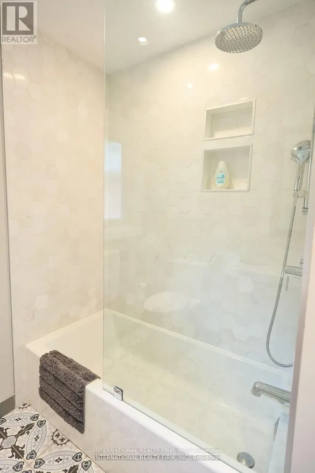 Additional image 6 of 2292 Devon Rd