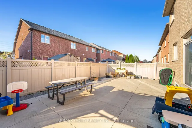 Additional image 28 of 26 Freshmeadow St