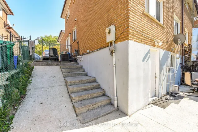 Additional image 44 of 3442 Laddie Cres