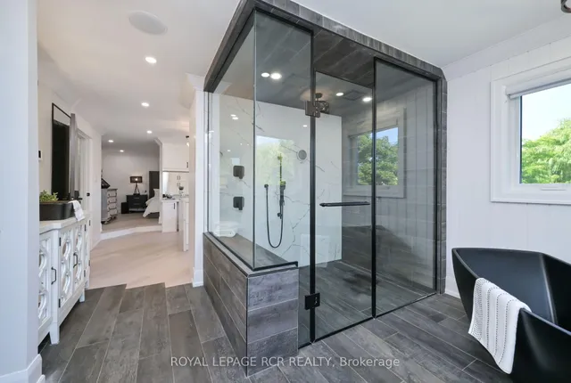 Additional image 22 of 26 Christie Dr