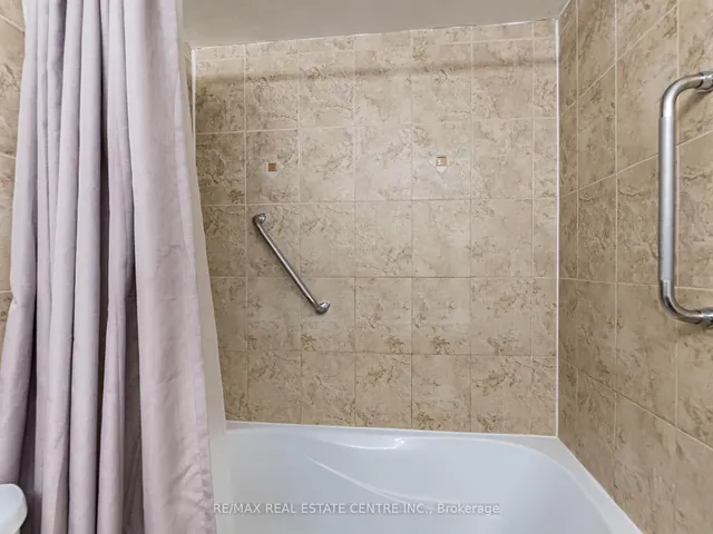 Additional image 36 of 3695 Kaneff Cres Unit 211