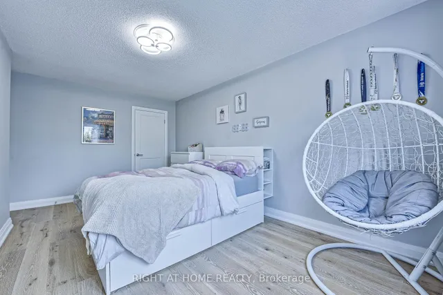 Additional image 28 of 1517 Queensbury Cres