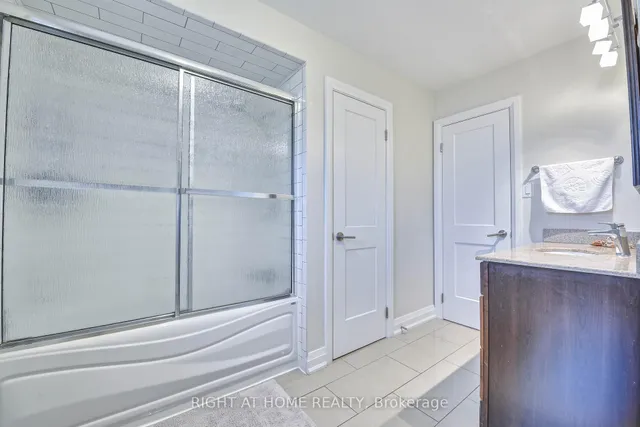 Additional image 33 of 1517 Queensbury Cres