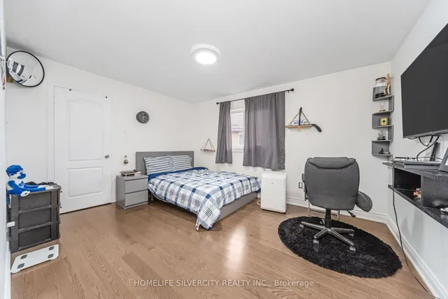 Additional image 27 of 17 Siesta Crt