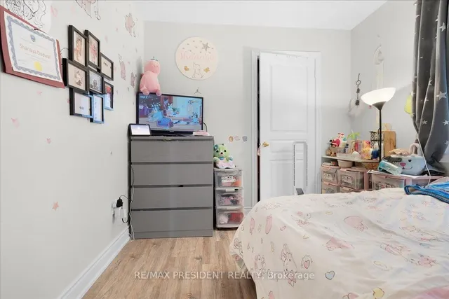 Additional image 24 of 56 Natronia Tr