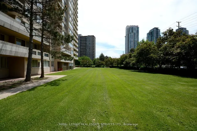 Additional image 39 of 3590 Kaneff Cres Unit 102