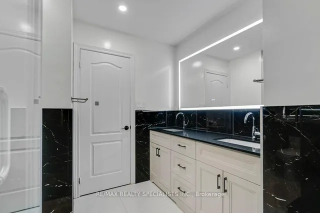 Additional image 31 of 7 NEWINGTON Cres