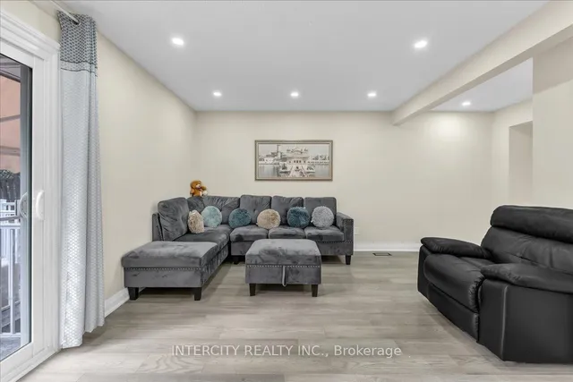 Additional image 8 of 6 Hedley Crt