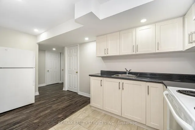 Additional image 36 of 3 Napoleon Cres