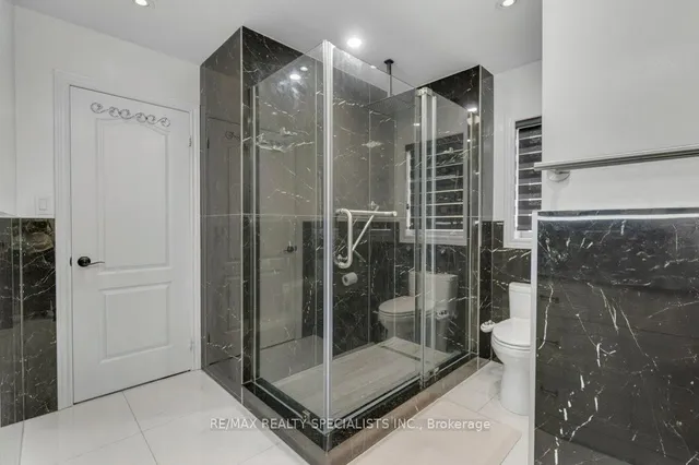 Additional image 32 of 7 NEWINGTON Cres
