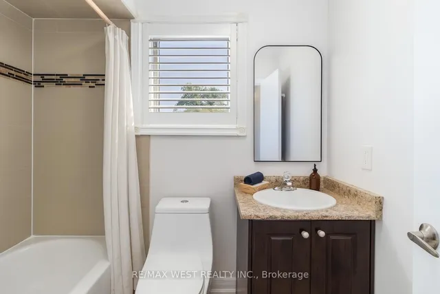 Additional image 18 of 440 BLUESKY Cres