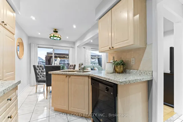 Additional image 12 of 83 Mount Ranier Cres