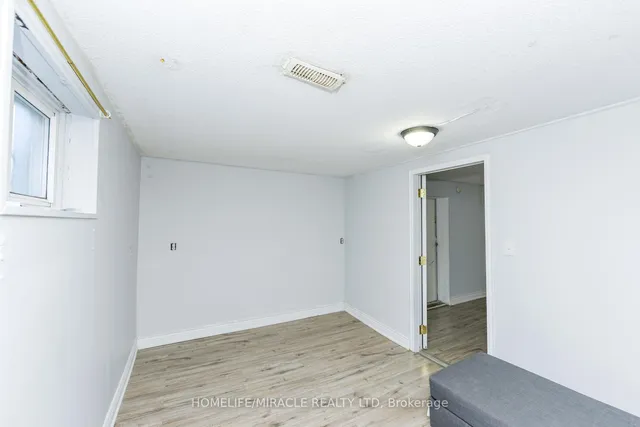 Additional image 27 of 3442 Laddie Cres
